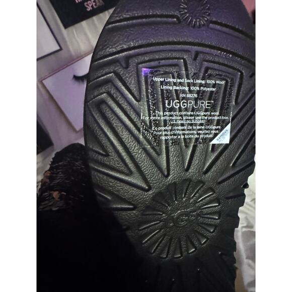 UGG Classic ankle black /iridescent rainbow flip Sequin boot in bling sz 7 nib - Picture 10 of 13